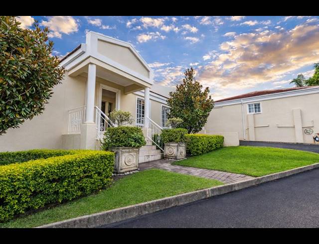 2 BEDROOM SIMPLEX FOR SALE IN WATERKLOOF RIDGE